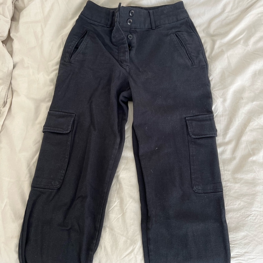 Black Aritzia Wilfred Modern Cargo Pants size 2